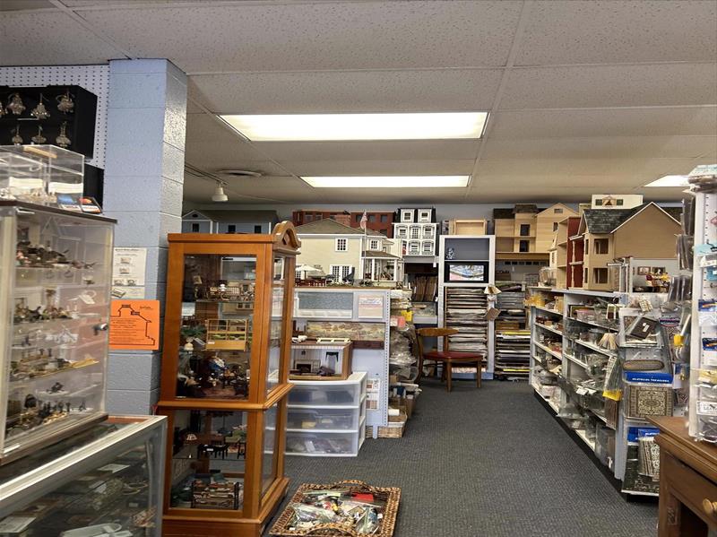 Lynlott Miniatures Dollhouse Junction Pittsburgh, PA