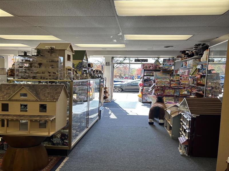 Lynlott Miniatures Dollhouse Junction Pittsburgh, PA